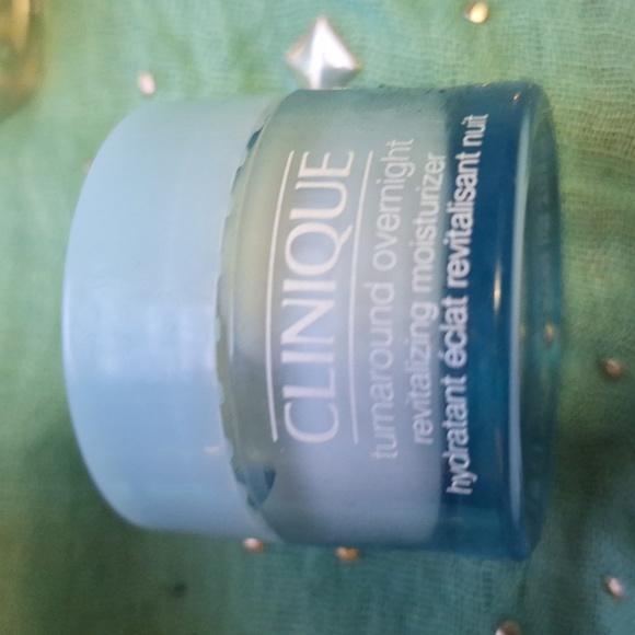 Clinique turnaround overnight moisturizer - Picture 2 of 2